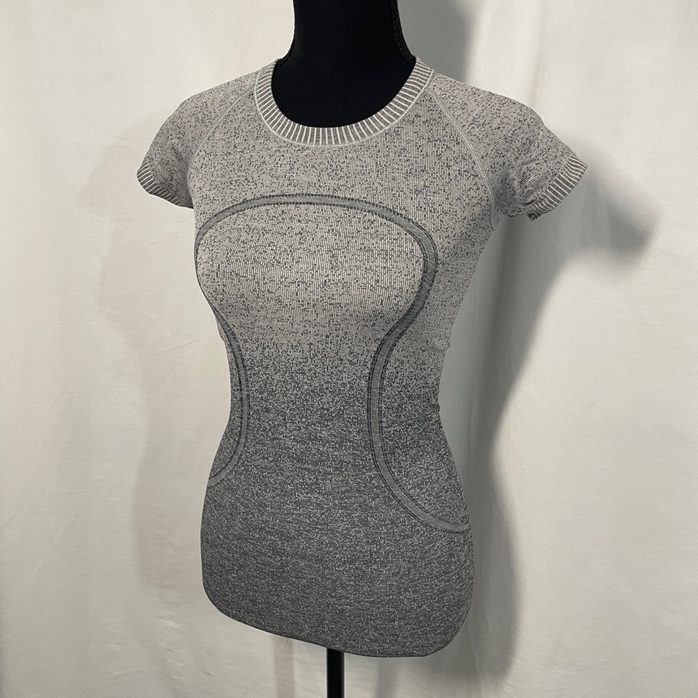 LULU LEMON size 2 grey top